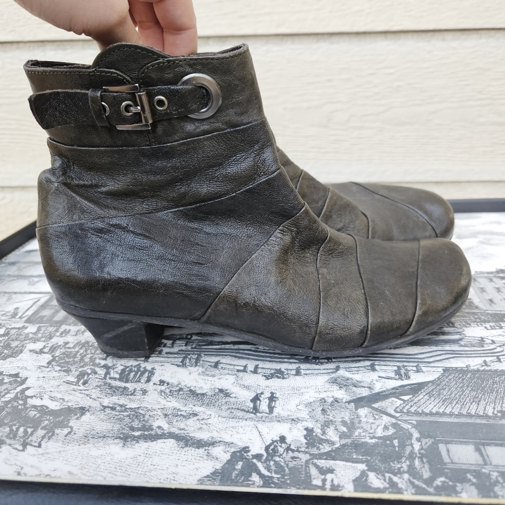 Fidji soft brown leather patchwork ankle boots EU 37.5